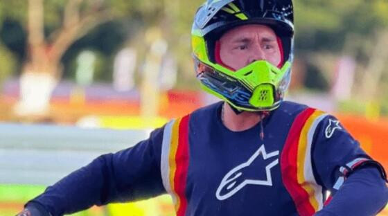 piloto motocross.jpg