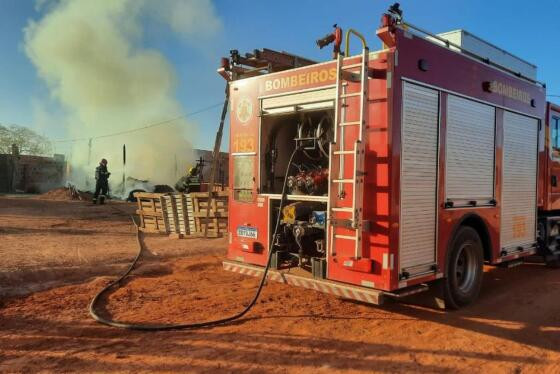 incêndio casa de madeira