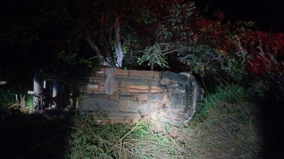 hilux capotada.jpg