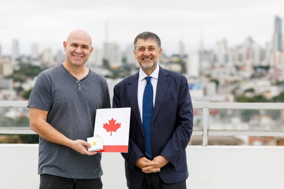 O prefeito de Cuiabá, Abilio Brunini, e o embaixador do Canadá no Brasil, Emmanuel Kamarianakis.
