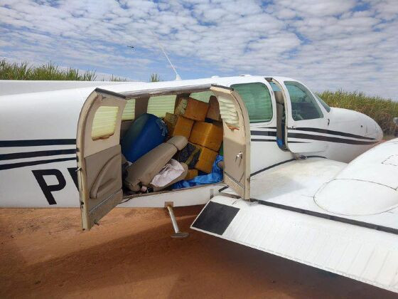 Avião com 503 kg de cocaína