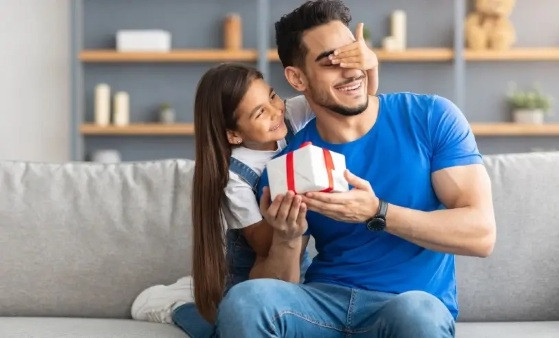 Segundo o Sebrae-MT, o ticket médio previsto para os gastos no Dia dos Pais é de R$ 298, valor 14% superior ao registrado em 2024.