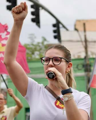 A jornalista Rafaela Fávaro é presidente do PSD Mulher em Mato Grosso e concorreu ao cargo de vice-prefeita de Cuiabá, em 2024, na chapa do deputado estadual Lúdio Cabral (PT).