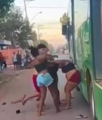 Briga entre mulheres em Cuiabá viraliza nas redes; veja vídeo