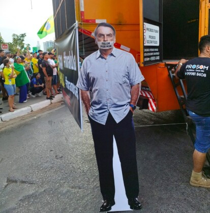 Totem de Jair Bolsonaro na manifestação de 3 de agosto  'Reaja Brasil' na Praça do Choppão, em Cuiabá