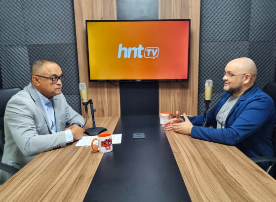 O diretor de Jornalismo, Kleber Limaa esquerda e o psicólogo Jair Donato.