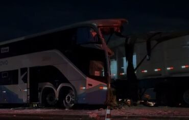 Lucas do Rio Verde e Nova Mutum Acidente entre ônibus e carreta
