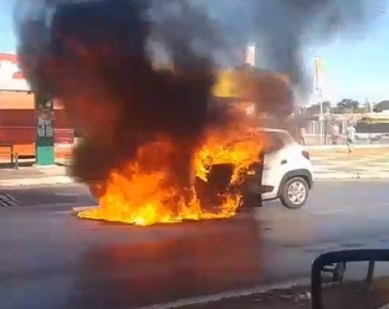 KWID FOGO DESTRUIDO AV FERN COR 12 08.jpg