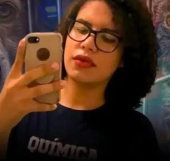 estudante Larissa Karolina Silva Moreira