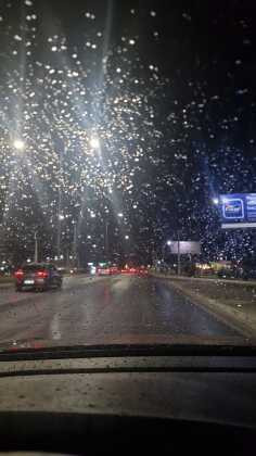 Chuva “fora de época” surpreende e alivia calor extremo em Cuiabá; veja vídeos 