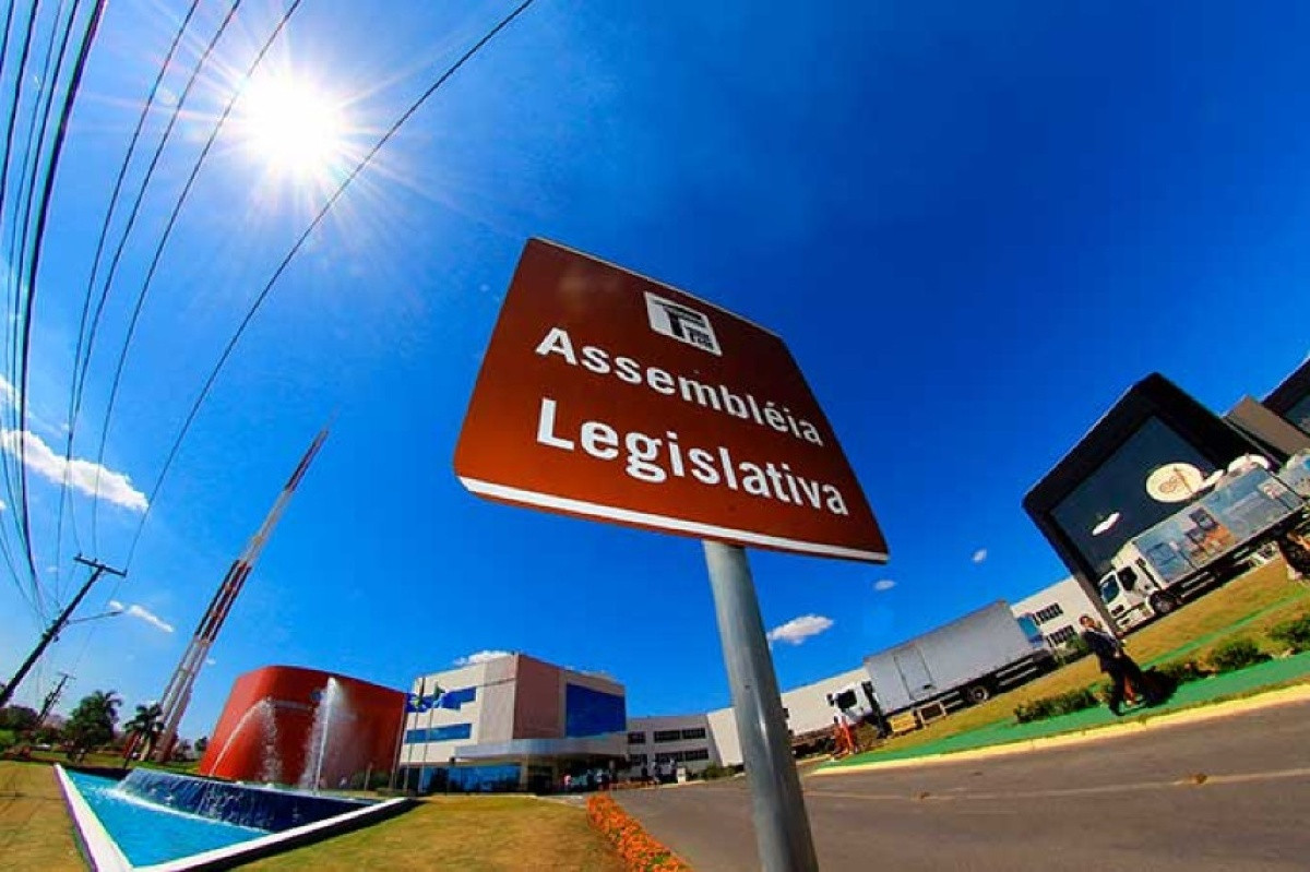 TJMT proíbe reajuste e progressão de servidores sem concurso da ALMT em Cuiabá
