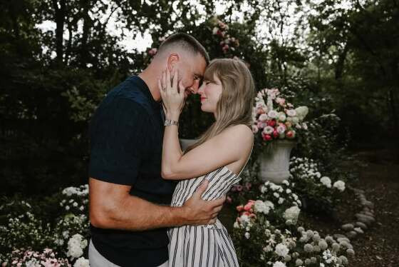 TAYLOR SWIFT E TRAVIS KELCE NOIVADO.jpg