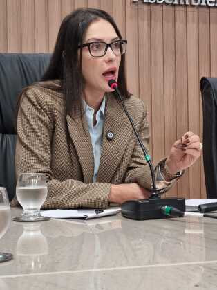 JANAINA RIVA.jpg