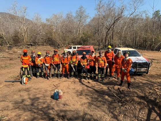CORPO DE BOMBIEROS COMBATE AO FOGO.jpg