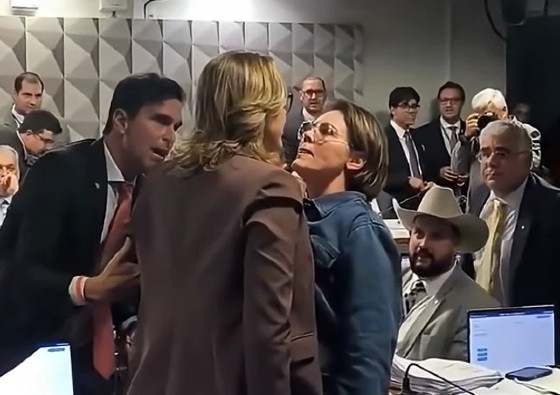 A deputada federal Coronel Fernanda (PL-MT) e a senadora Leila do Vôlei (PDT-DF) se desentenderam na sessão da CPMI do INSS.