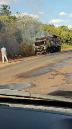 CARRETA PEGANDO FOGO 1 03 09 (1).jpg