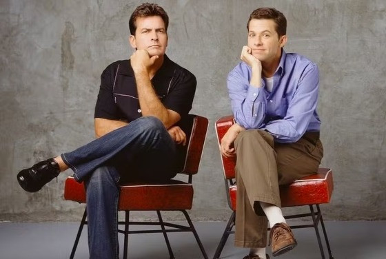 Charlie Sheen e Jon Cryer DE TWO AND A HALF MEN.jpg