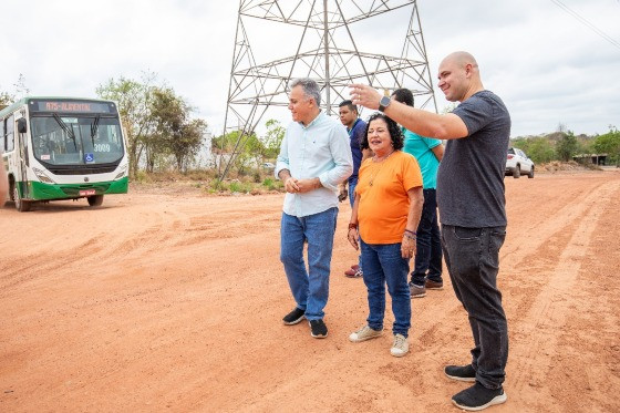Abilio Brunini,  secretário Reginaldo Teixeira, e a vereadora Baixinha Geraldelli  bairro Pedra 90..jpg