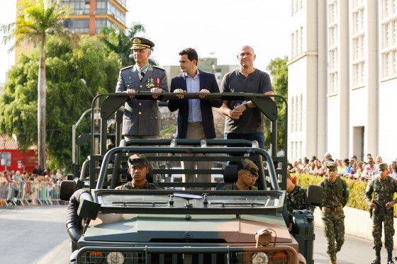O prefeito de Cuiabá, Abilio Brunini (PL), no desfile cívico de 7 de setembro. 