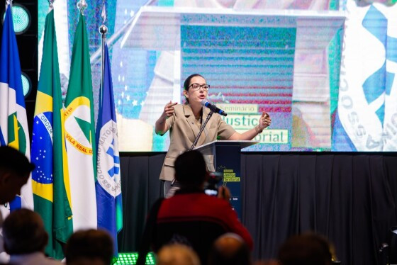 A deputada estadual Janaina Riva (MDB) em fórum do LIDE Mato Grosso