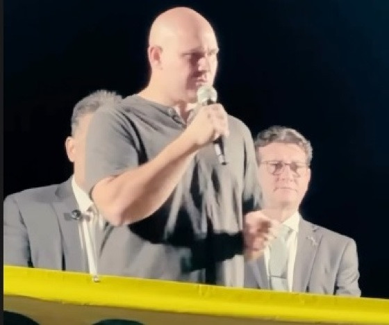 O prefeito por Cuiabá, Abilio Brunini (PL), e o deputado federal Rodrigo da Zaeli (PL) se uniram a bolsonaristas em orações pelo ex-presidente