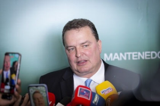 MAX RUSSI COLETIVA.jpg