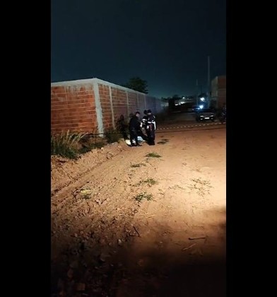 Homem é morto a tiros no meio da rua em Cuiabá 