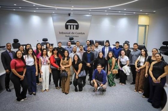 ALUNOS DE DIREITO DA UNIC BEIRA RIO NO TCE MT .jpg