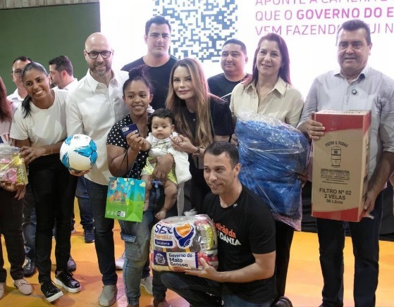 O deputado estadual Beto Dois a Um (PSB) e primeira-dama de Mato Grosso, Virginia Mendes (União Brasil).