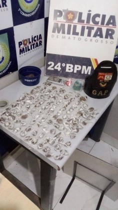 HOMEM PRESO COM 123 PORÇÕES DE DROGA EM CUIABA 27 09.jpg