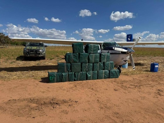 AVIÃO APREENDIDO PF COM 1 TONELADA DE COCAINA RONDONOPOLIS.jpg