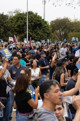 Servidores do Ministério Público do Trabalho e do Ministério Público Federal em protesto por valorização das carreiras. 