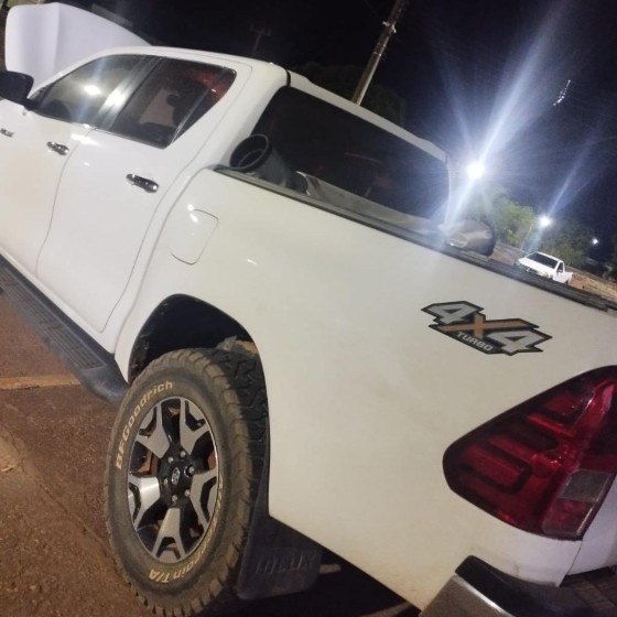 HILUX RECUPERADA.jpg