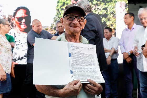 ENTREGA DE CERTICADO DE MORADIA .jpg