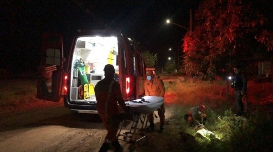 Jovem baleado em campo de futebol não resiste e morre no hospital 