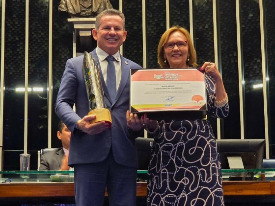 O governador Mauro Mendes foi homenageado nesta segunda-feira (13), em sessão solene no Senado.
