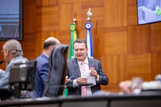 O presidente da Assembleia Legislativa (ALMT), Max Russi (PSB), em sessão ordinária. 