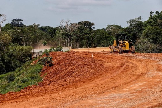 OBRAS ESTRADAS EM MT.jpg