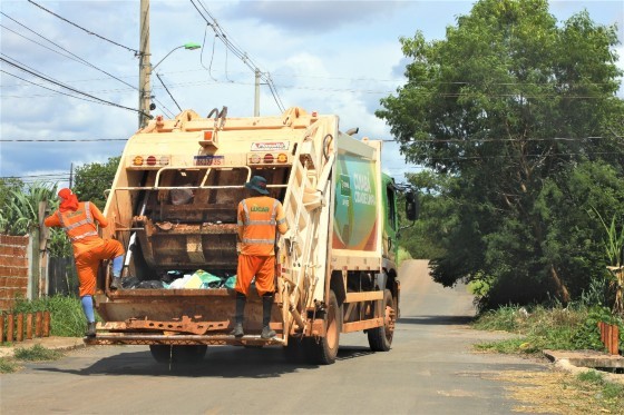 CAMINHÃO DE LIXO.jpg