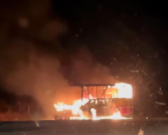 Onibus pega fogo em Rondonópolis 
