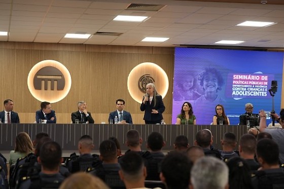 AUTORIDADES ELOGIANDO TCE MT.jpg