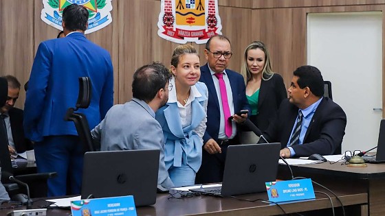 FLAVIA MORETTI NA CÂMARA DE VG.jpg