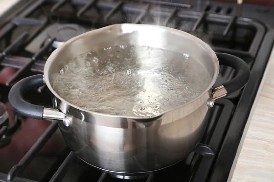 PANELA DE ÁGUA FERVENTE.jpg