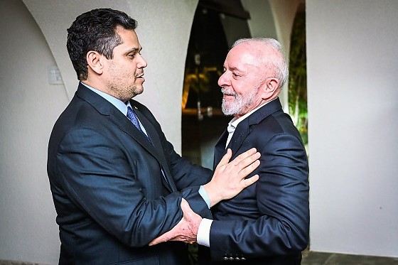 ALCOMLUMBRE E LULA.jpg