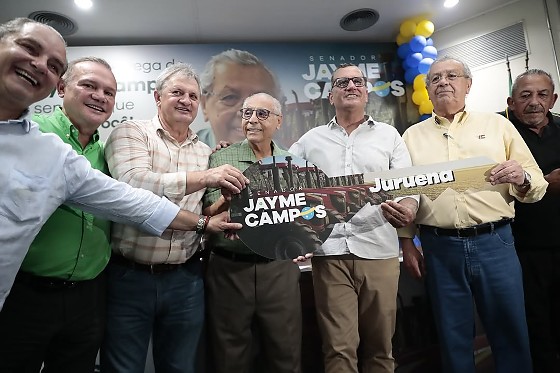 O secretário de Desenvolvimento Econômico, César Miranda; o senador Wellington Fagundes (PL); os deputados estaduais Dilmar Dal Bosco e Júlio Campos, ambos do União Brasil; o prefeito de Juruena, Manoel Garça Branca (União Brasil); e o senador Jayme