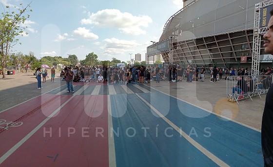 FRENTE SHOW DO GUNS.jpg