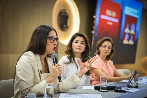 JANAINA RIVA EM DEBATE TCE.jpg
