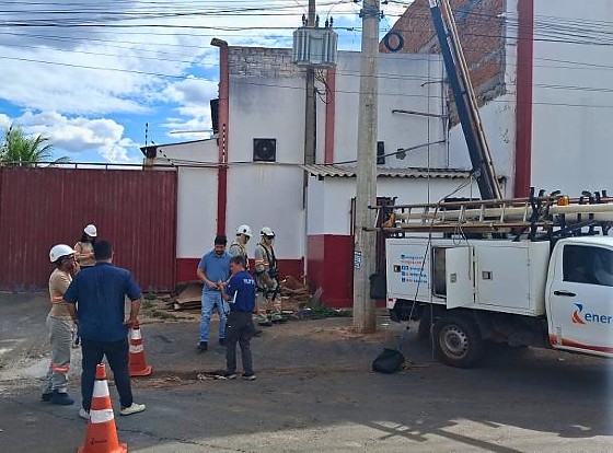 Gerente preso por furto de energia