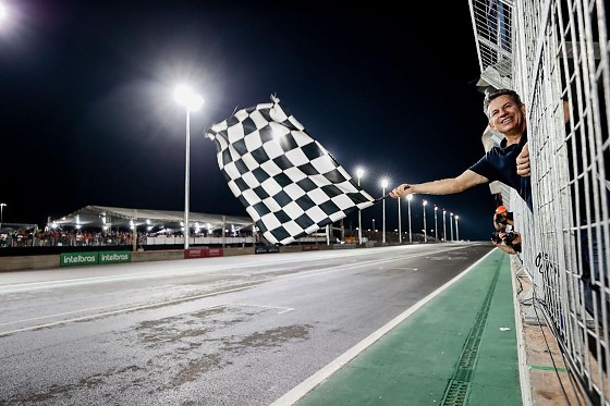 MAURO MENDES BANDEIRA QUADRICULADA STOCK CAR.jpg