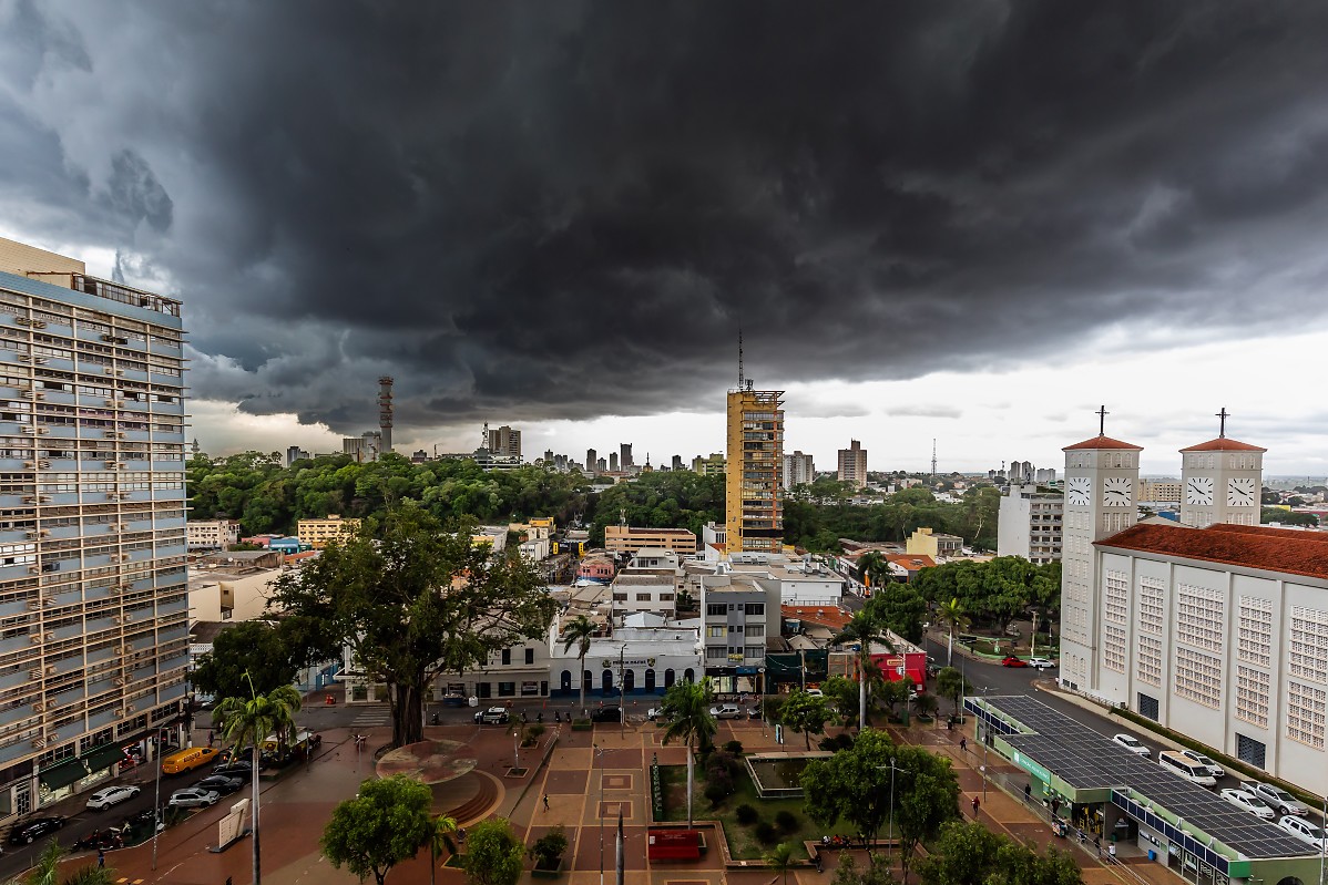 Inmet alerta 50 cidades de Mato Grosso, incluindo Cuiabá, para tempestades